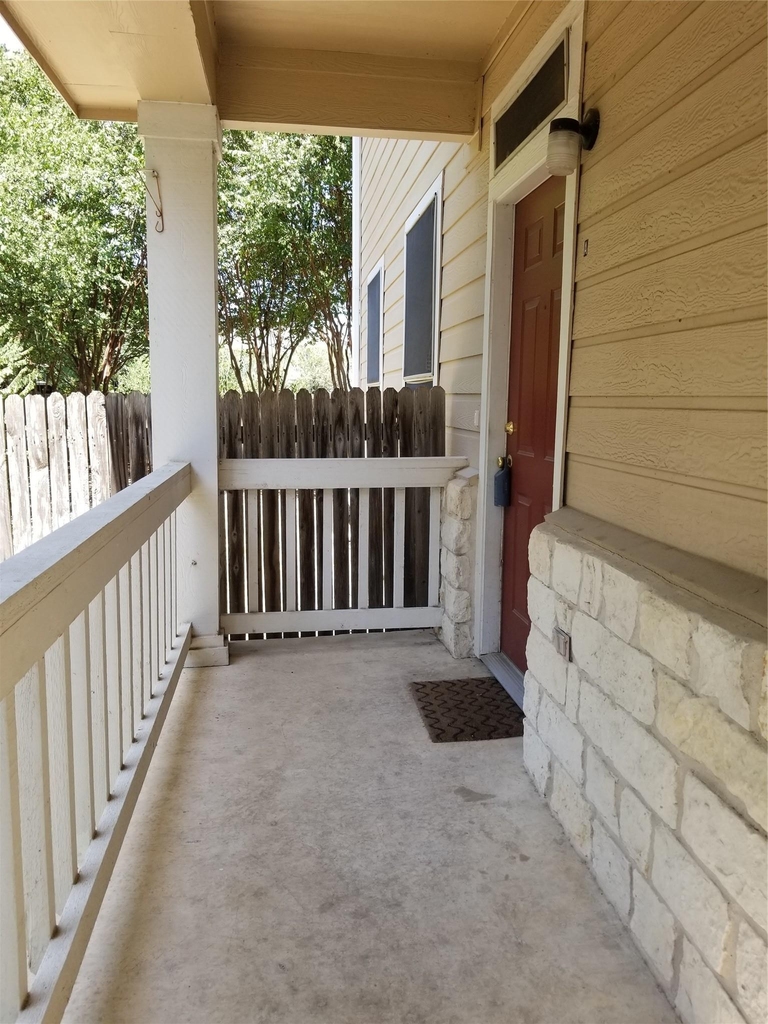2928 Thrushwood Dr - Photo 3