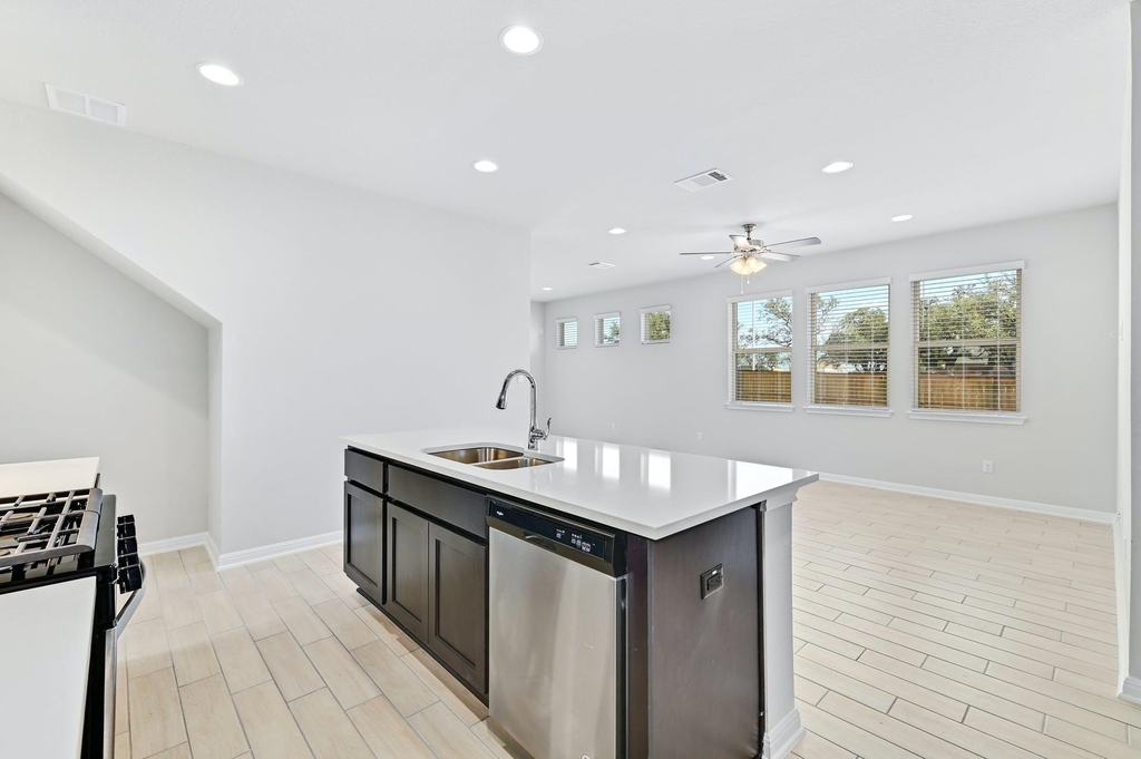 1021 Kerrwood Way - Photo 4
