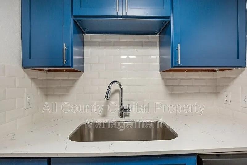 502 W 35th St - Photo 6