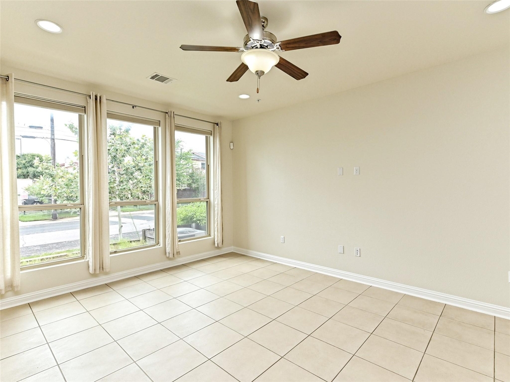 6814 E Riverside Dr - Photo 2