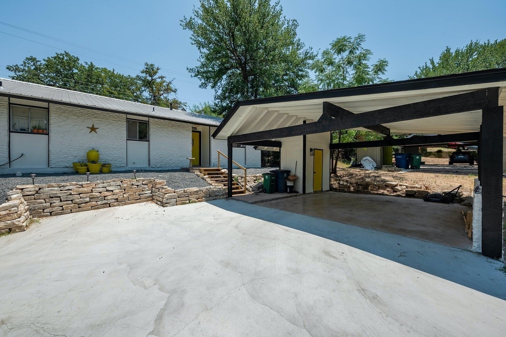 1706 Elmhurst Dr - Photo 3