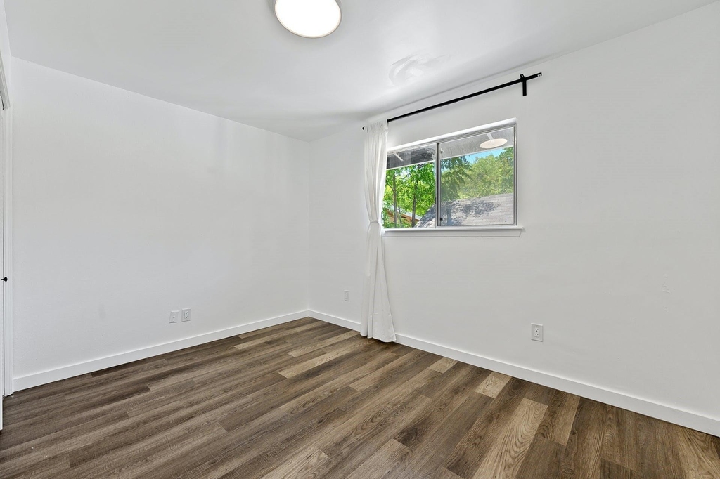 1706 Elmhurst Dr - Photo 10