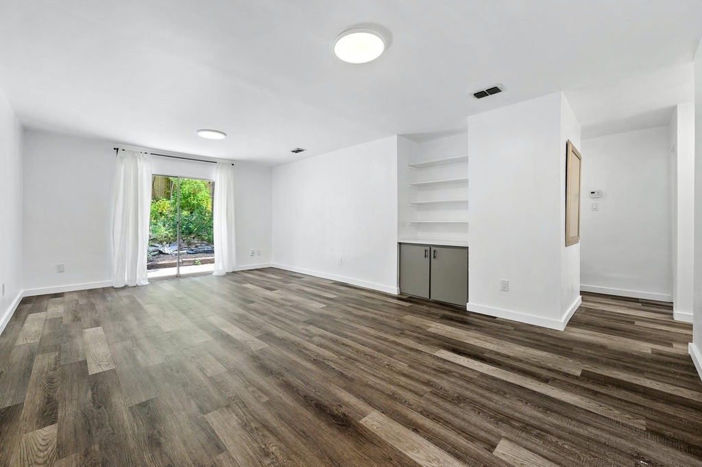 1706 Elmhurst Dr - Photo 5