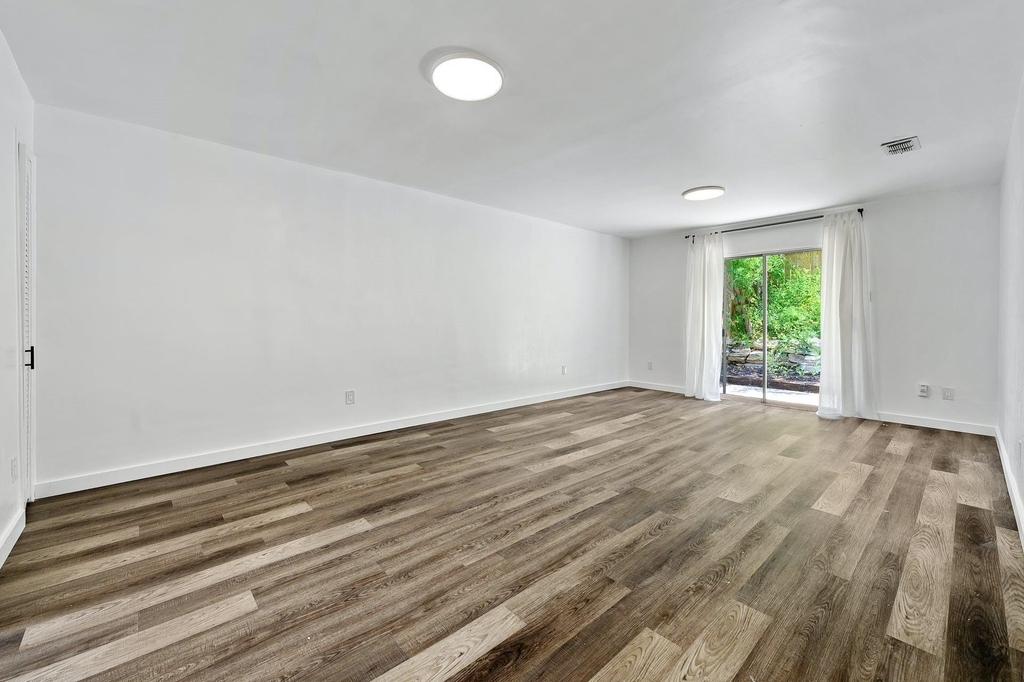 1706 Elmhurst Dr - Photo 4