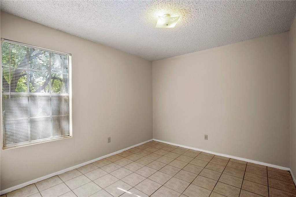 8807 Pineridge Dr - Photo 11