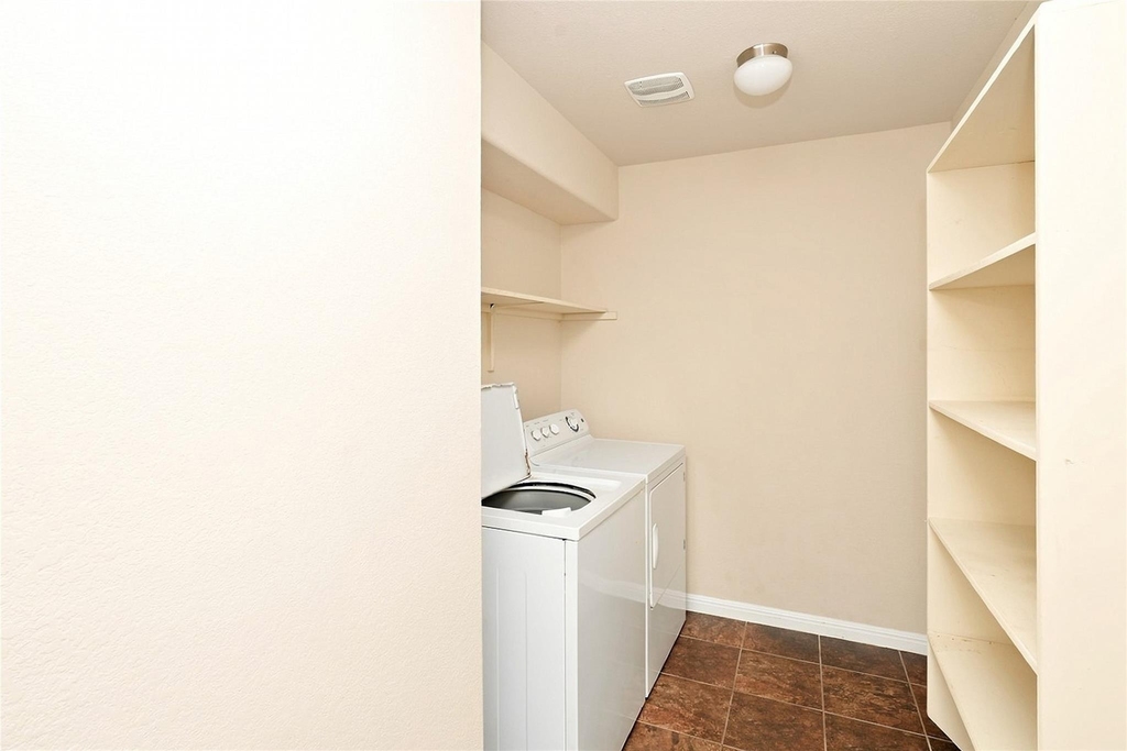 516 Tula Trl - Photo 12
