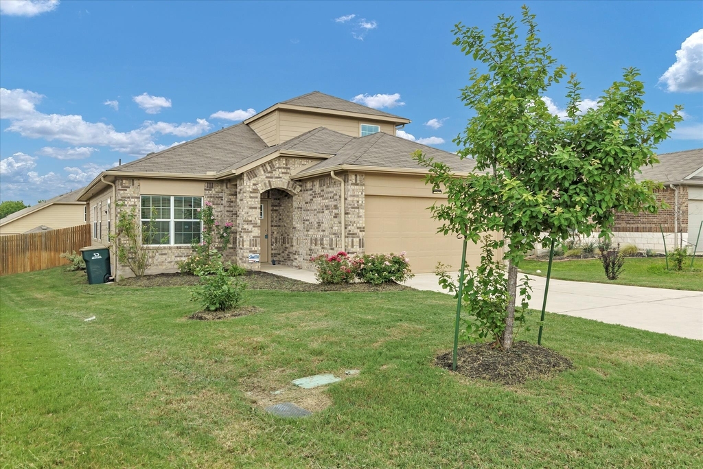 1013 Gaelic Dr - Photo 2