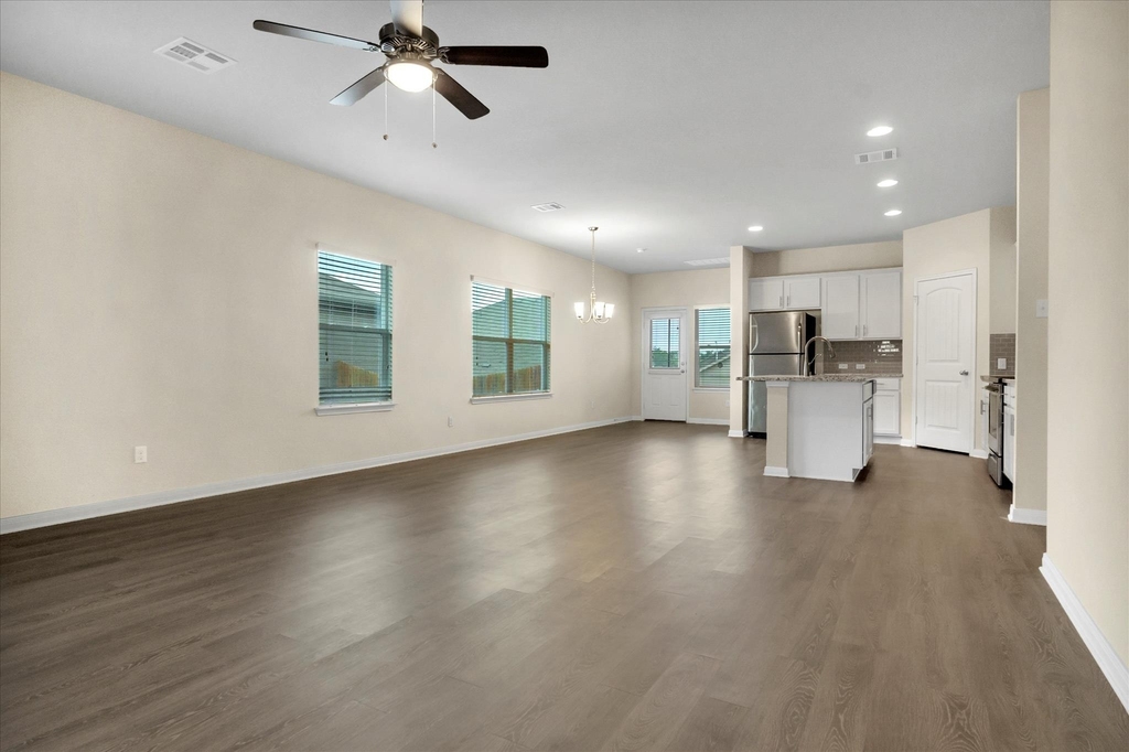 1013 Gaelic Dr - Photo 3