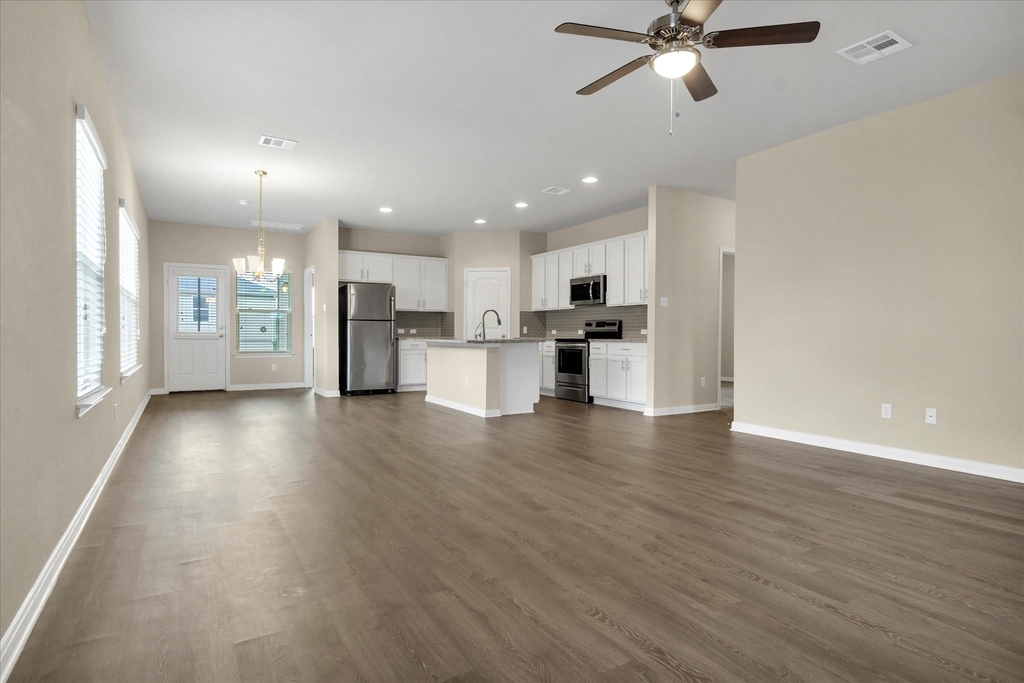 1013 Gaelic Dr - Photo 4