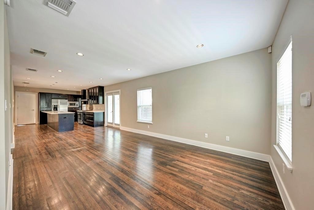 1014 E 14th St - Photo 1