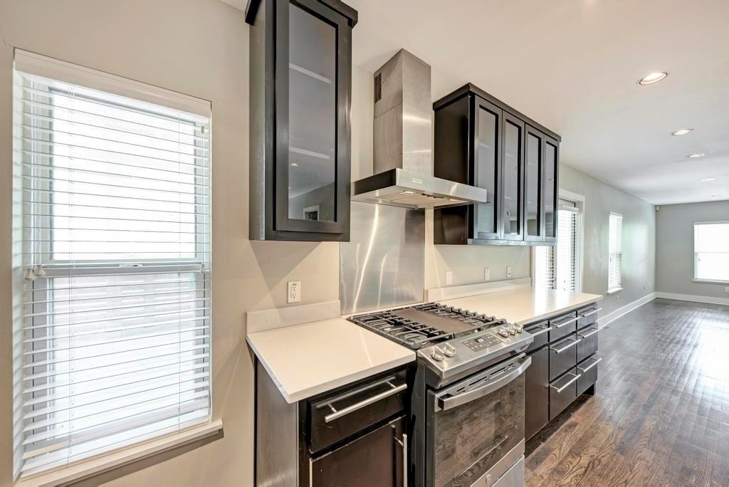 1014 E 14th St - Photo 9