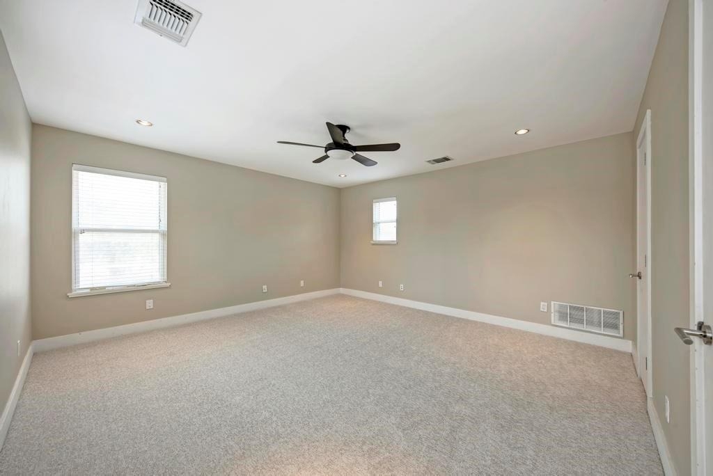 1014 E 14th St - Photo 22