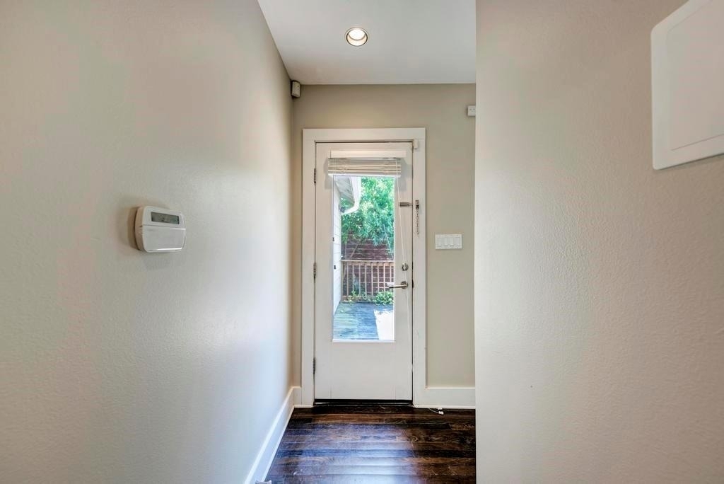 1014 E 14th St - Photo 19