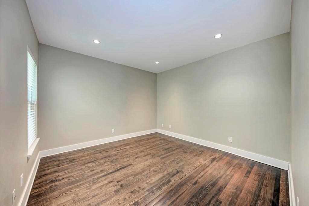 1014 E 14th St - Photo 15