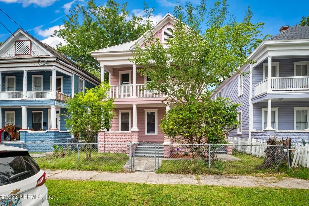 1832 Walnut Street - Photo 2