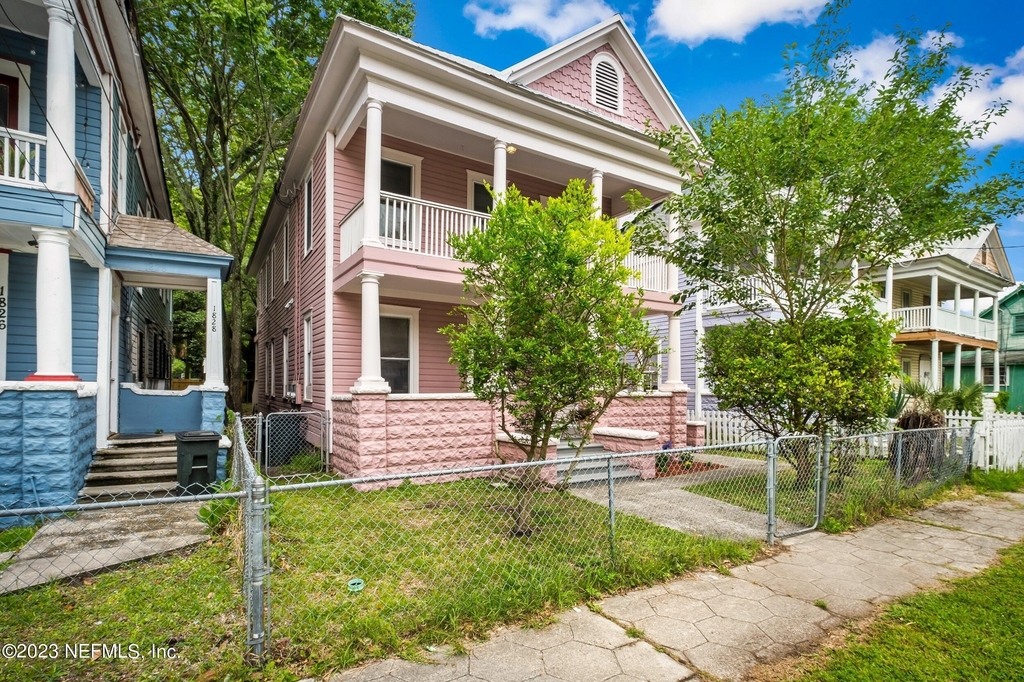 1832 Walnut Street - Photo 3