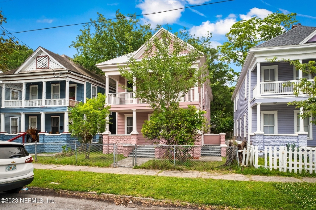 1832 Walnut Street - Photo 1