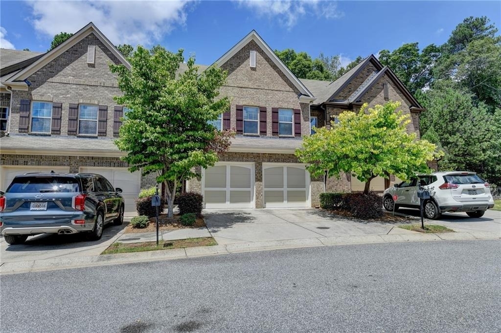 2152 Greencrest Circle - Photo 2