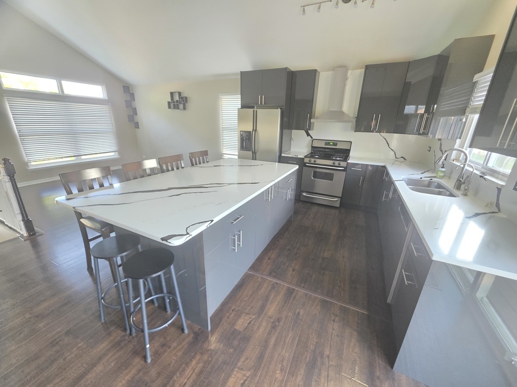 302 Barton Court - Photo 4