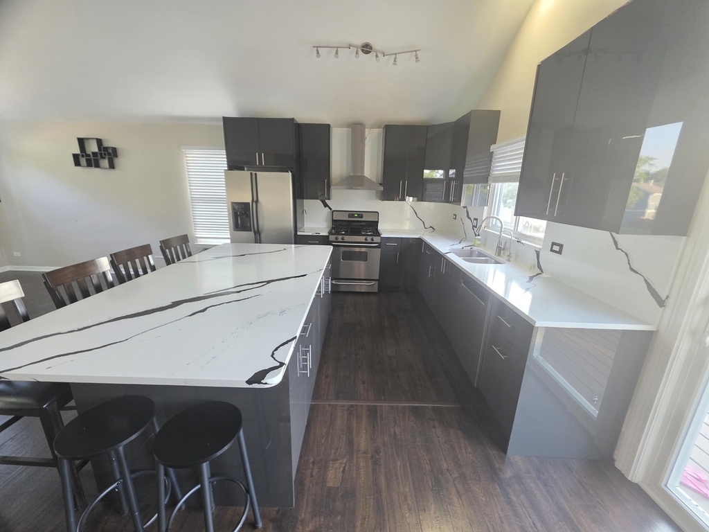 302 Barton Court - Photo 3