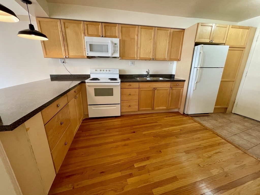 300 N State Street - Photo 2