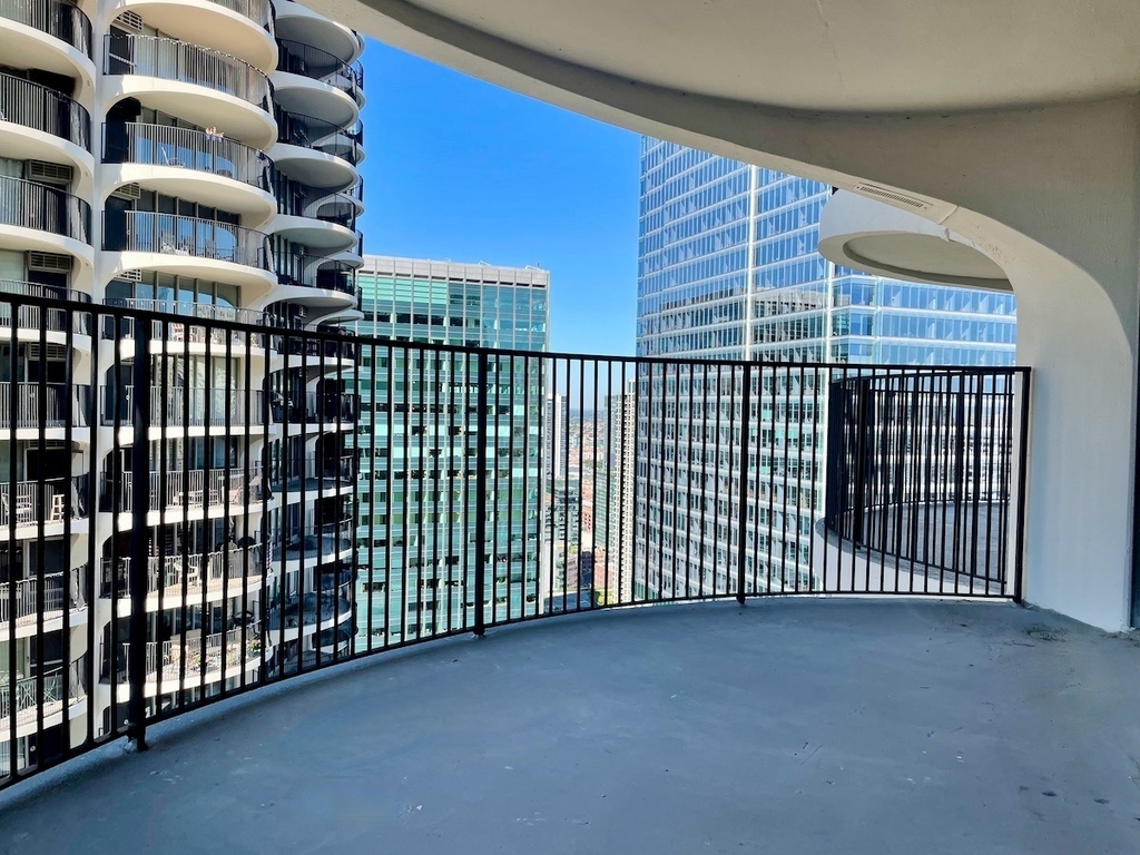 300 N State Street - Photo 11
