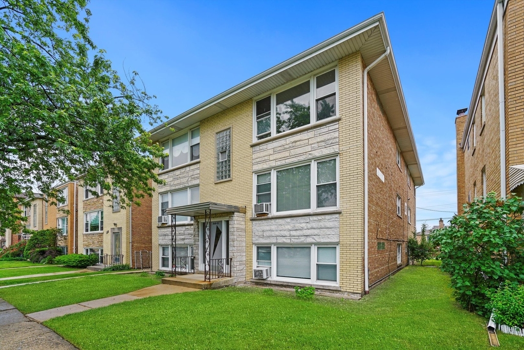 7651 W Addison Street - Photo 0