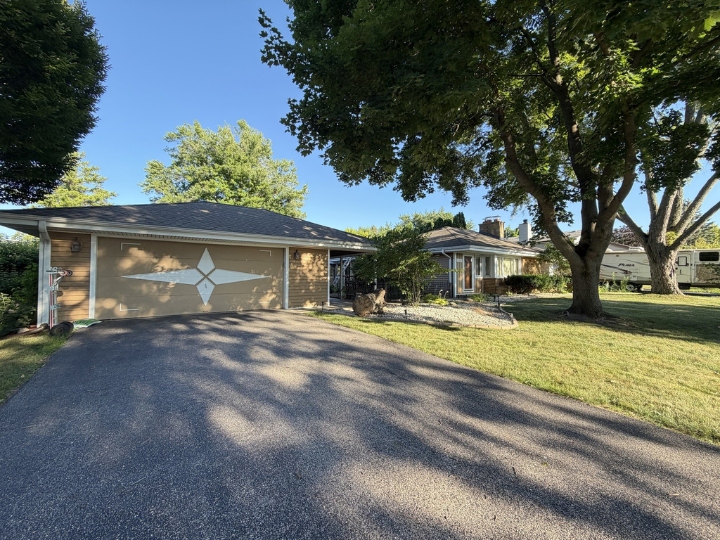 37235 N Hillside Drive - Photo 0