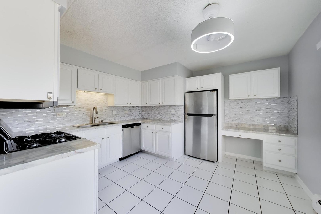 9840 W 153rd Street - Photo 5
