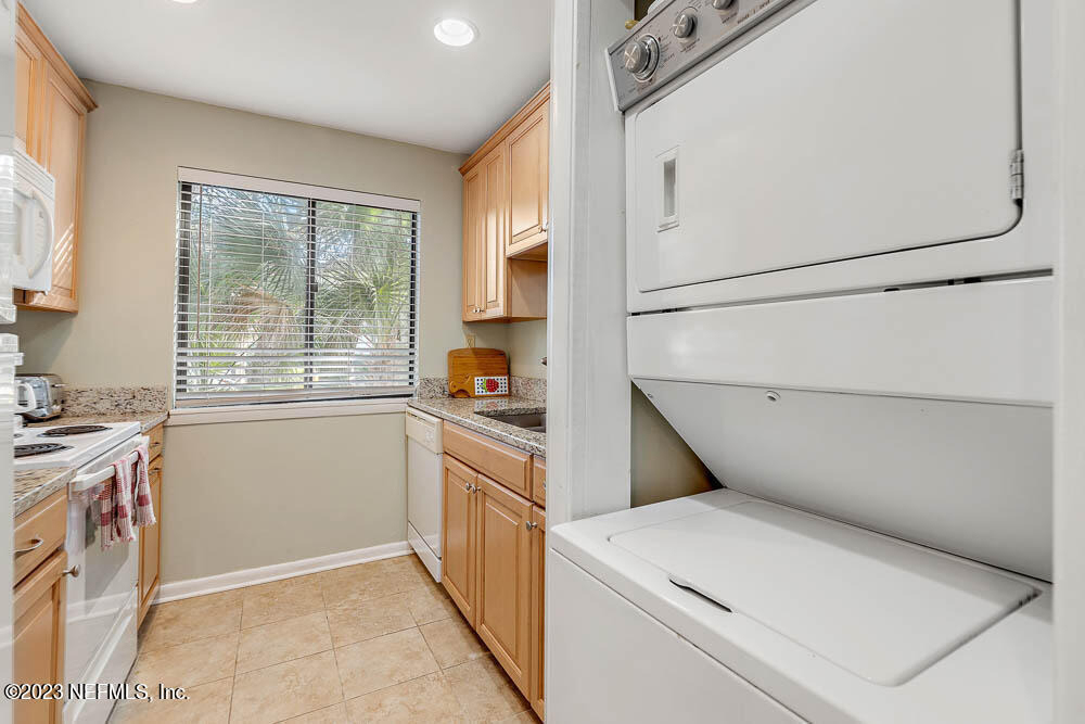 741 Spinnakers Reach Drive - Photo 7