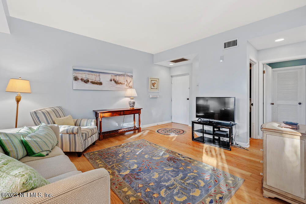 741 Spinnakers Reach Drive - Photo 2