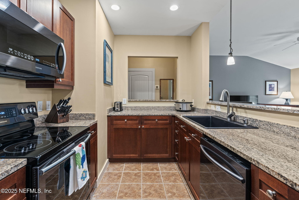 945 Registry Boulevard - Photo 7