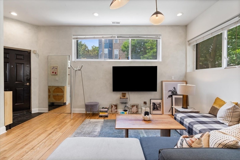 1861 N Hoyne Avenue - Photo 4