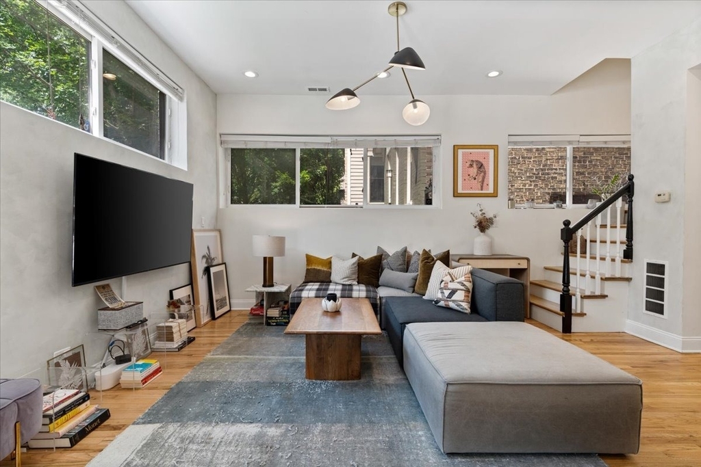 1861 N Hoyne Avenue - Photo 3