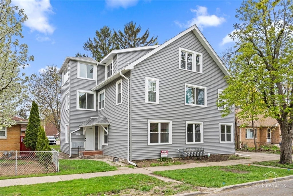 1542 Victoria Avenue - Photo 0