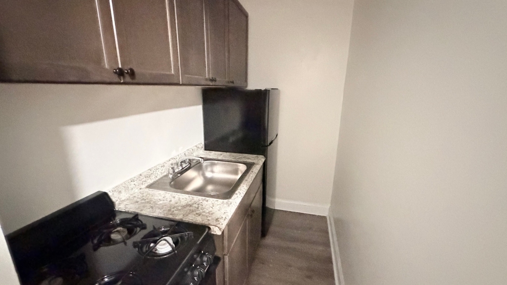 839 W Sheridan Road - Photo 3