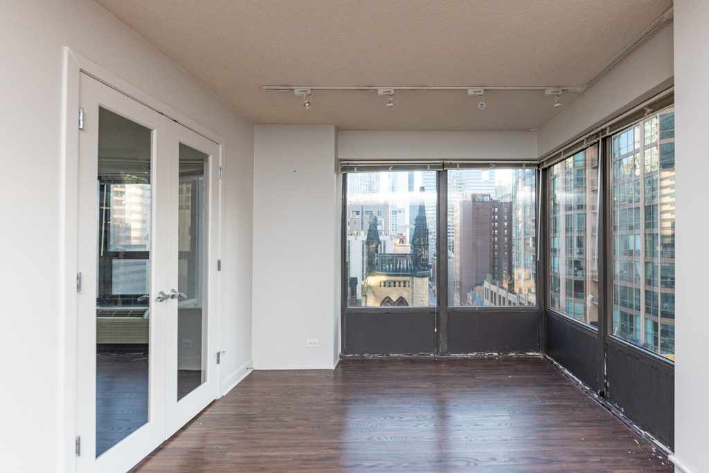 30 E Huron Street - Photo 3