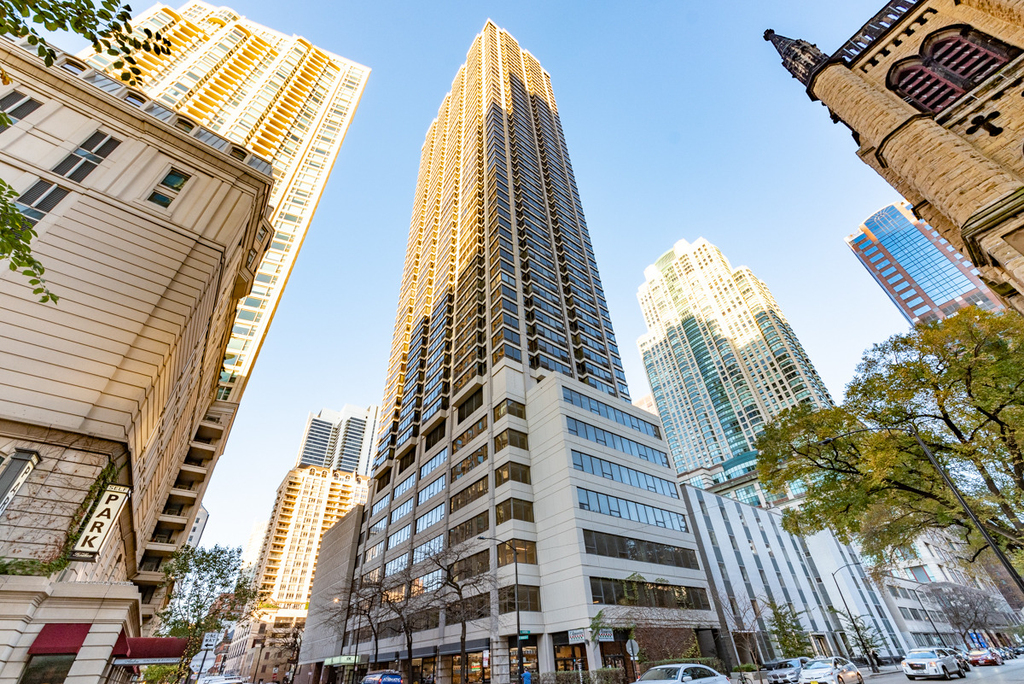 30 E Huron Street - Photo 0