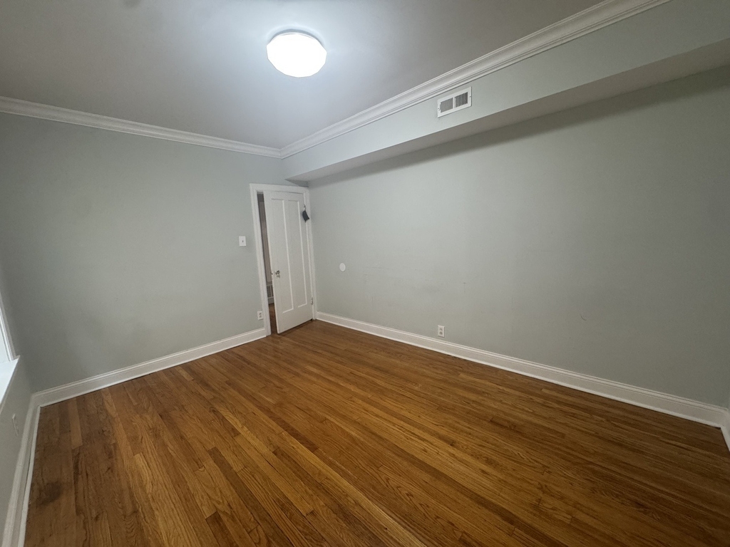 5405 N Sawyer Avenue - Photo 8