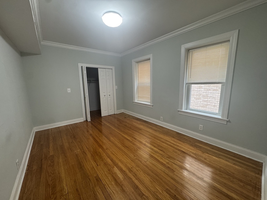 5405 N Sawyer Avenue - Photo 9