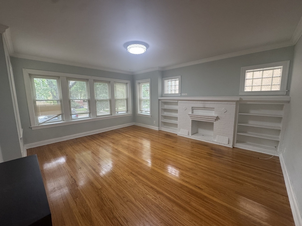 5405 N Sawyer Avenue - Photo 1