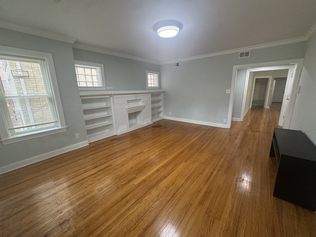 5405 N Sawyer Avenue - Photo 2