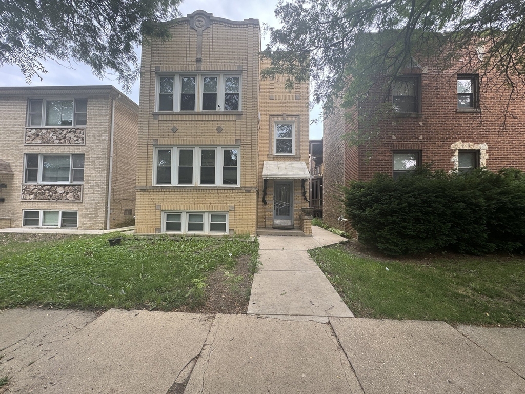 5405 N Sawyer Avenue - Photo 0