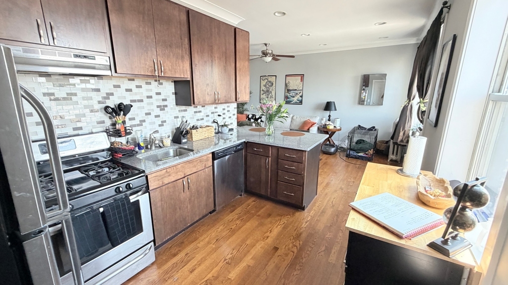3153 W Augusta Boulevard - Photo 4