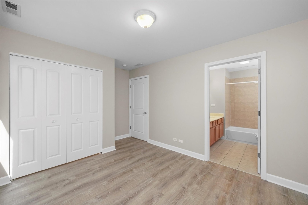 3423 Ridgeland Avenue - Photo 2