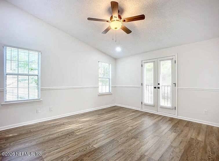 13715 Richmond Park Drive N - Photo 10