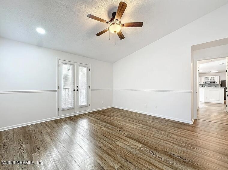 13715 Richmond Park Drive N - Photo 9