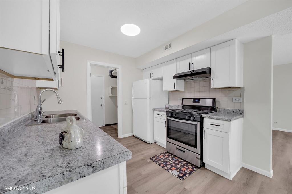1405 Merrimac Lane N - Photo 15