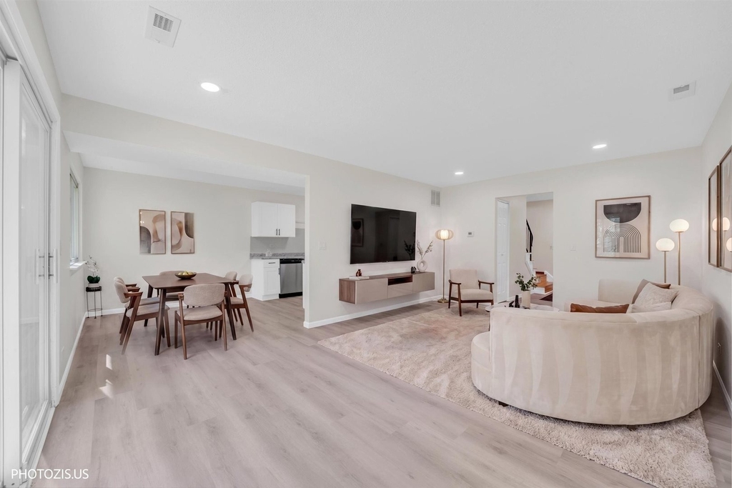 1405 Merrimac Lane N - Photo 7