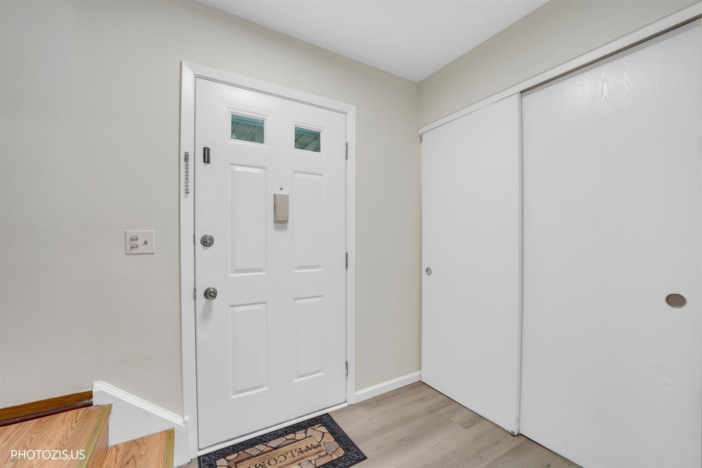 1405 Merrimac Lane N - Photo 21